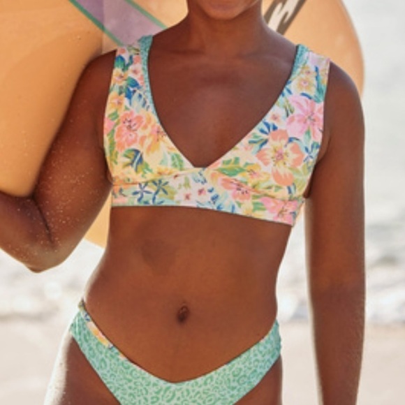 NWT Billabong Sweet Tropics Reversible Plunge Bikini Top - Picture 6 of 10